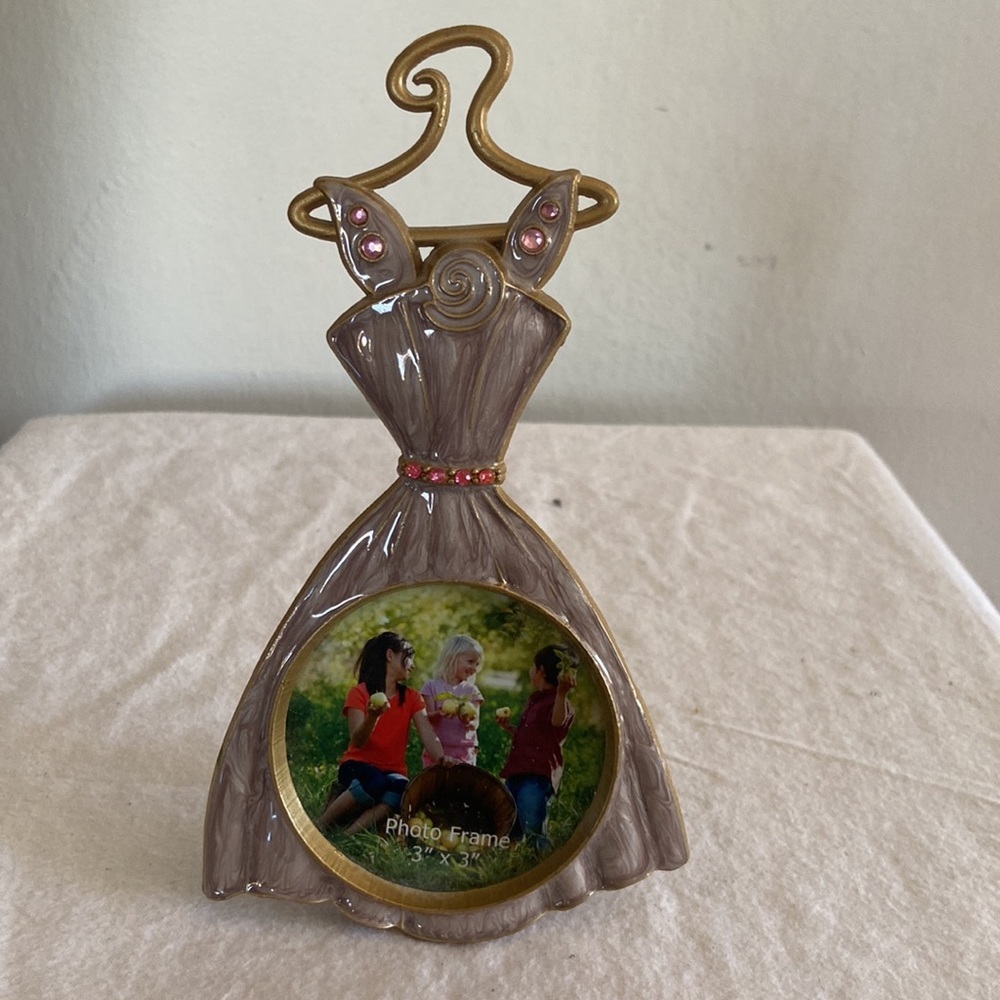NWOT Beautiful Pink Dress Picture Frame